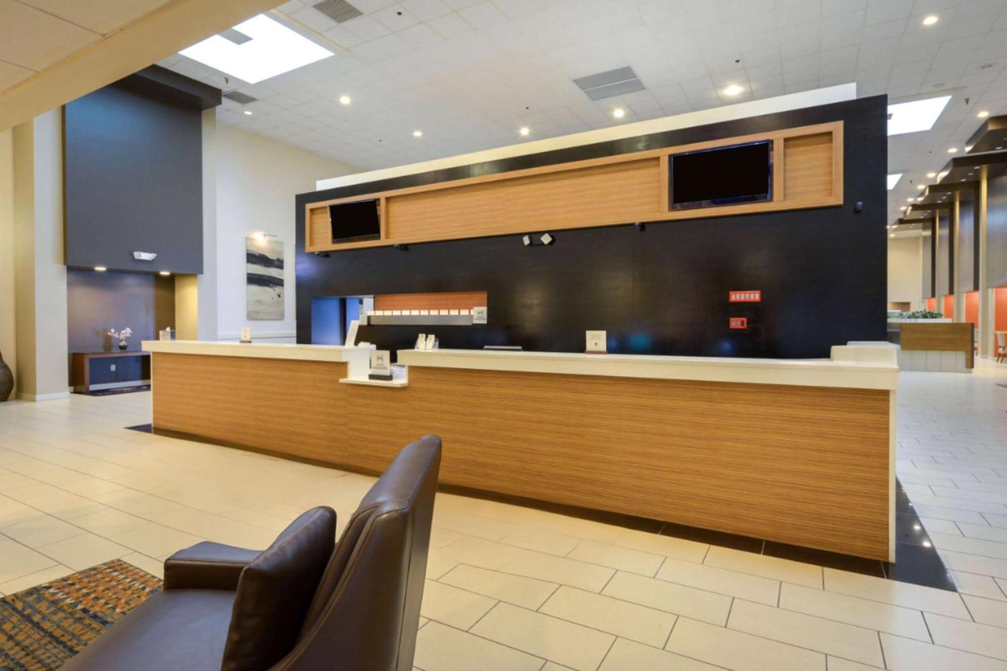 Wyndham Columbus Hotel Уъртингтън Екстериор снимка